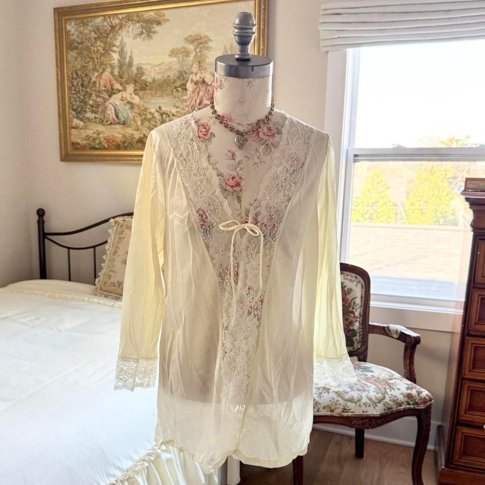 70s cream Undercover Wear size small  lace fairy top‎